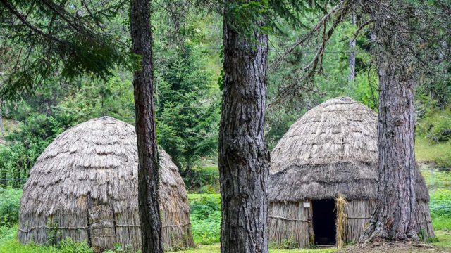 Γυφτόκαμπος: Τα απόκοσμα βοσκοτόπια, η σαρακατσάνικη στάνη και ο νομαδικός τρόπος ζωής