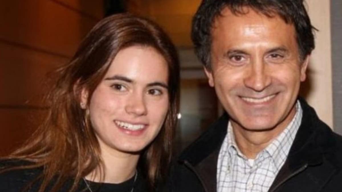 Την καμαρώνει ο Γιώργος Νταλάρας: Αυτή τη δουλειά κάνει η μονάκριβη κόρη του, Γεωργιάννα