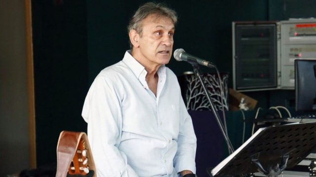 Μέσα στα λούσα ο Γιώργος Νταλάρας: Το πολυτελές σπίτι στη Φιλοθέη και τα παιχνίδια με τα εγγόνια του στο σαλόνι (photos)