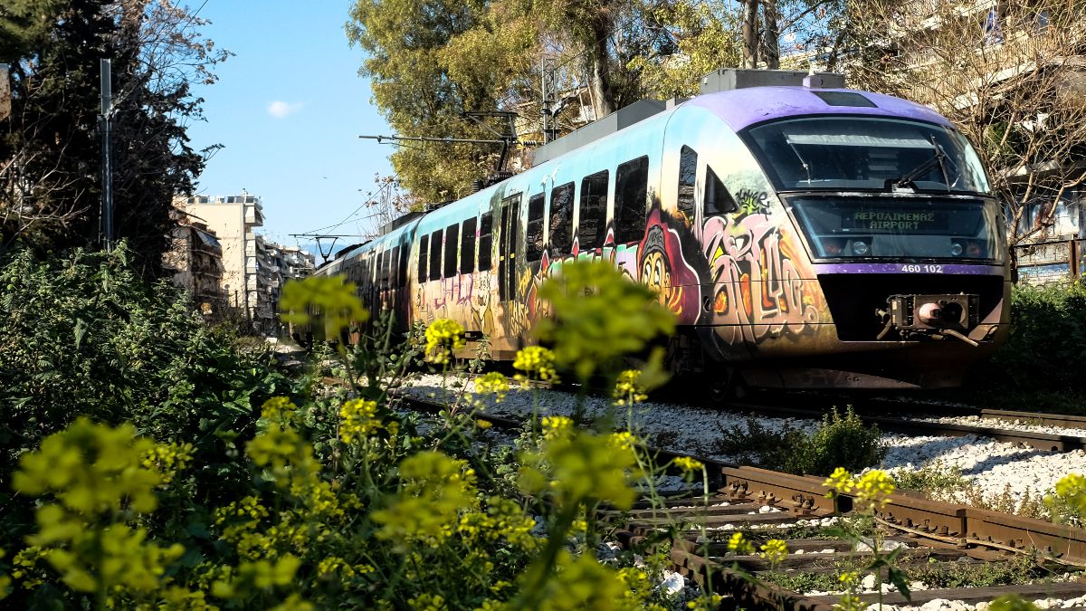 Σκηνές χάους στον προαστιακό της Αθήνας: Καθυστερήσεις και ακυρώσεις δρομολογίων