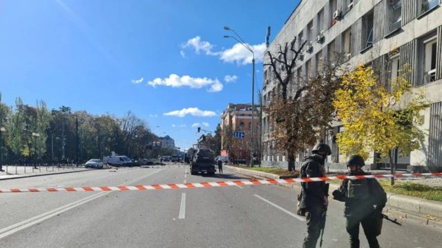 Ρώσικη εισβολή στην Ουκρανία: Μπαράζ εκρήξεων στο Κίεβο! (videos)