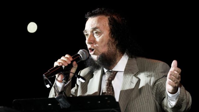 «Φωτοτυπία» του πατέρα του: Αυτός είναι ο γιος του Σταμάτη Κόκοτα από τον πρώτο του γάμο