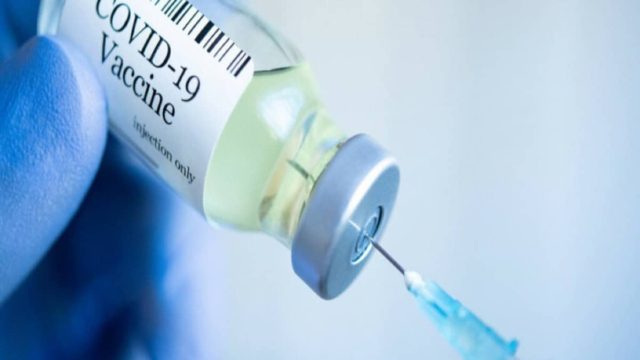 Κορωνοϊός: Ξεκινούν σήμερα (3/10) οι πρώτοι εμβολιασμοί με τα επικαιροποιημένα εμβόλια – Ποιοι πρέπει να το κάνουν (Video)