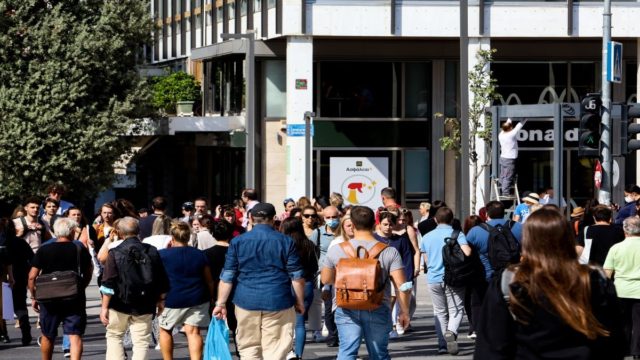 Κορωνοϊός – Μεγάλη αύξηση στα κρούσματα: Πάνω από 54.000 την εβδομάδα – Πλησιάζουν ξανά τους 100 οι θάνατοι