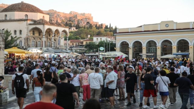 Κορωνοϊός: Εβδομάδα με πάνω από 55.000 κρούσματα – Εξακολουθούν να τρομάζουν οι 107 θάνατοι (video)