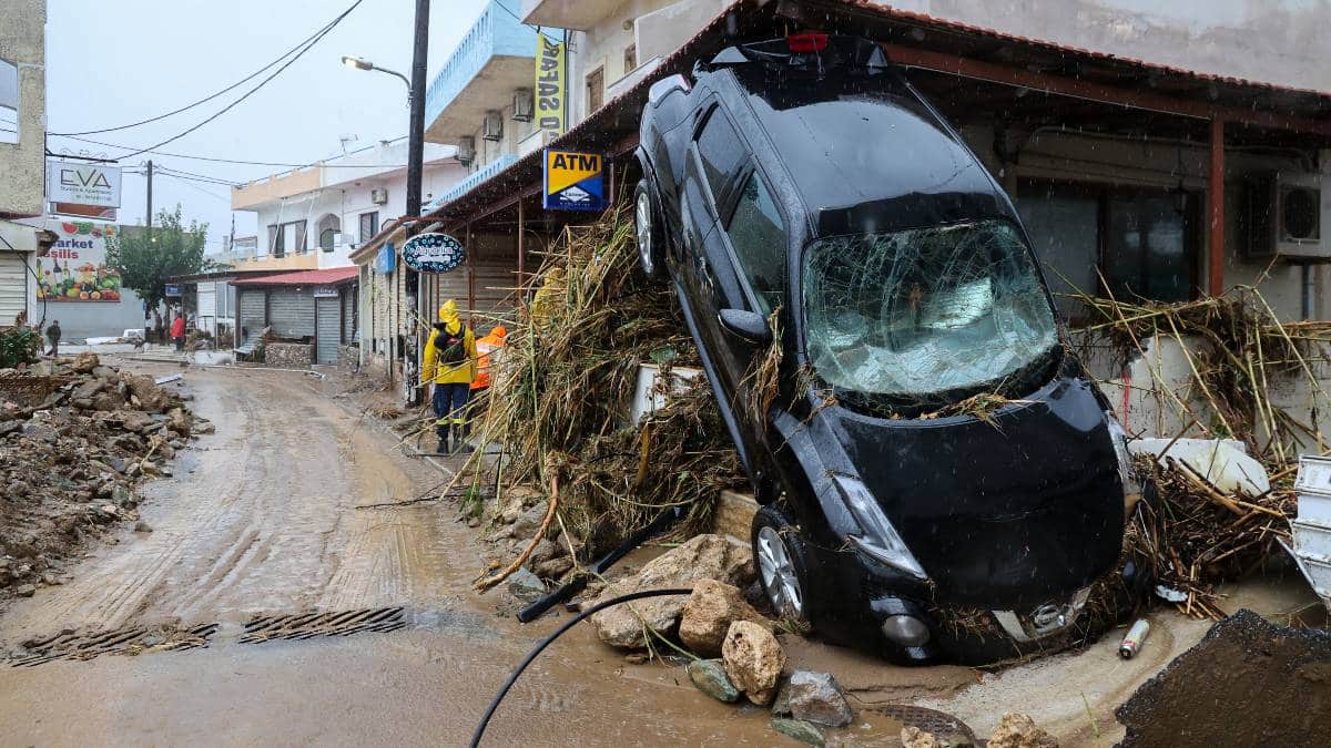 Κρανίου τόπος από την κακοκαιρία η Κρήτη: Μετρά πληγές το νησί – Θρίλερ για την αγνοούμενη