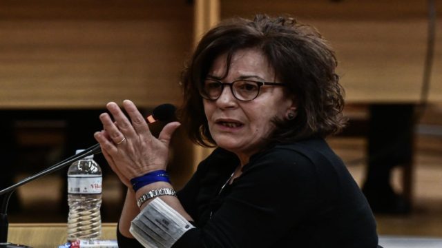 Δίκη Χρυσής Αυγής: H ανατριχιαστική κατάθεση της Μάγδας Φύσσα με λυγμούς – “Δεν ήταν φοβισμένος, κοιμόταν – Να τον ξυπνήσουμε είπα, δυστυχώς ήταν νεκρός” (Video)