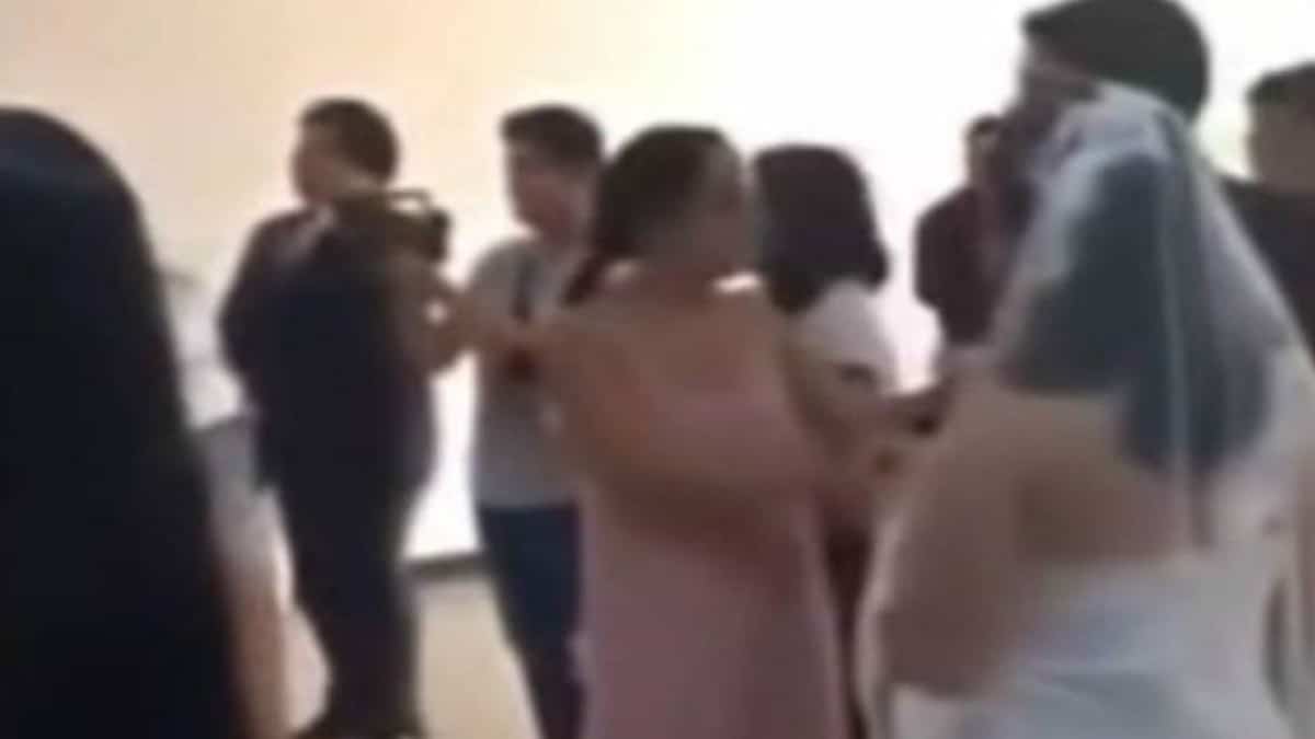 Γυναίκα έξω φρενών μπούκαρε σε γάμο και χτύπησε τη νύφη – Ο γαμπρός έμεινε με το…στόμα ανοιχτό