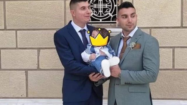 Βάφτιση σαν παραμύθι: Νονοί του μωρού οι δύο αστυνομικοί που το έσωσαν στον περασμένο απίστευτο χιονιά που έπληξε την Αττική