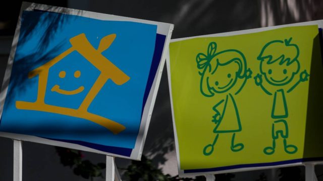 Συναγερμός στα Πατήσια: Ξέχασαν παιδί 2 ετών έξω από παιδικό σταθμό – Ξεσπά ο πατέρας (video)