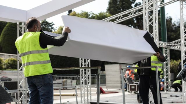 Πανικός στο Μενίδι: Εργάτης καταπλακώθηκε από βαριά αντικείμενα και ανασύρθηκε χωρίς τις αισθήσεις του