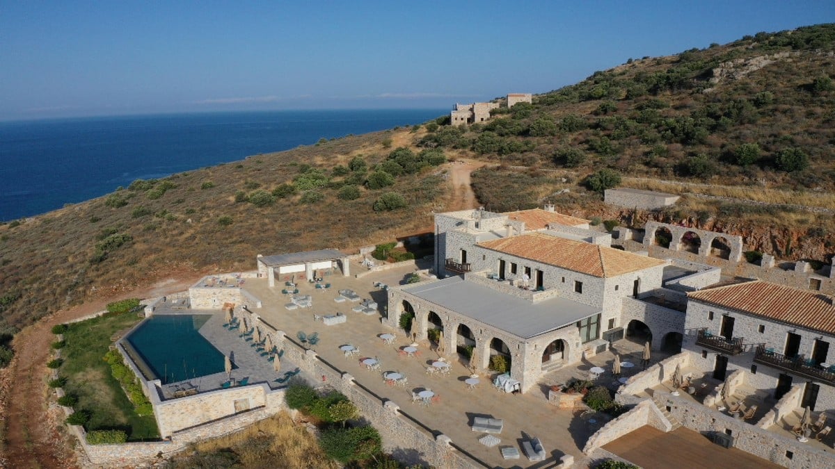 Πέτρα & Φως: Το Destination Hotel για όλες τις εποχές του χρόνου