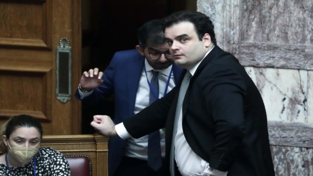 Δύσκολες ώρες για τον Κυριάκο Πιερρακάκη: Το ατύχημα που είχε στη Νάξο και η περιπέτεια με την υγεία του