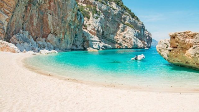 Βαλίτσες και φύγαμε: Προσφέρουν 15.000 ευρώ αν κάποιος μετακομίσει σε αυτό το νησί!
