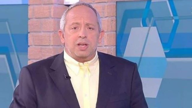 Έφυγε από τη ζωή και το ανακοίνωσαν στον αέρα του ΣΚΑΙ: «Μια δυσάρεστη είδηση την οποία μάθαμε πριν λίγη ώρα…»!