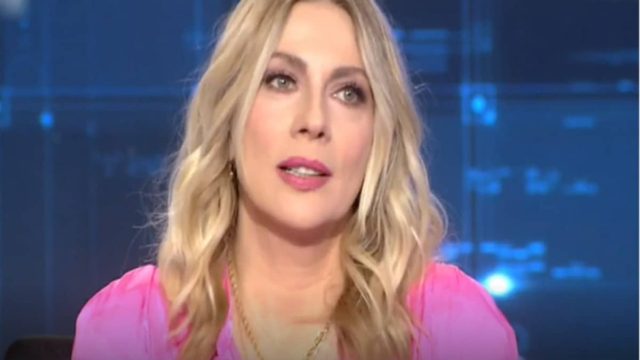 Άγριο ξέσπασμα Σμαράγδας Καρύδη: «Θα συνεχιστεί για πολύ ακόμη ο διασυρμός…» (photo)