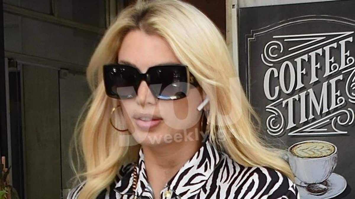Λαμπερή εγκυμονούσα η Κωνσταντίνα Σπυροπούλου: Με τσάντα αξίας άνω των 2.500 ευρώ και μίνι, ζεβρέ φόρεμα, στο κέντρο της Αθήνας!