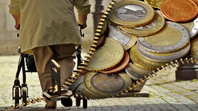 «Επίδομα» και στους συνταξιούχους: Μπόνους 222 ευρώ τον μήνα στα ΑΤΜ – Οι δικαιούχοι
