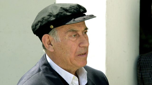 Σαν…φωτοτυπία του Θανάση Βέγγου: Αυτός είναι ο άγνωστος γιος του, Βασίλης – Δείτε πώς είναι σήμερα (photos)