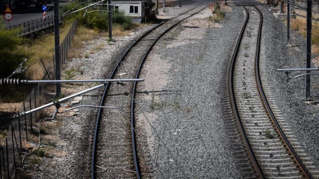 Εκτροχιασμός τρένου στην Τιθορέα – Μεγάλες καθυστερήσεις στα δρομολόγια