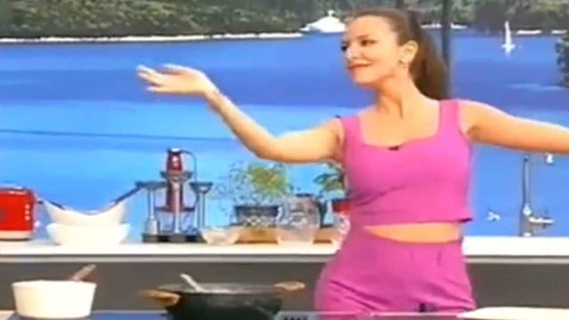 Καυτό τσιφτετέλι: O χορός της Ελληνίδας παρουσιάστριας ανέβαζε την τηλεθέαση στα ύψη!