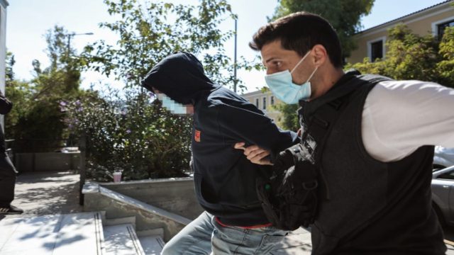 Βιασμός στον Κολωνό: Το κοκκίνισμα που πρόσεξε η θεία και τα μηνύματα του 53χρονου – Πώς αποκαλύφθηκε ο εφιάλτης της 12χρονης (Video)