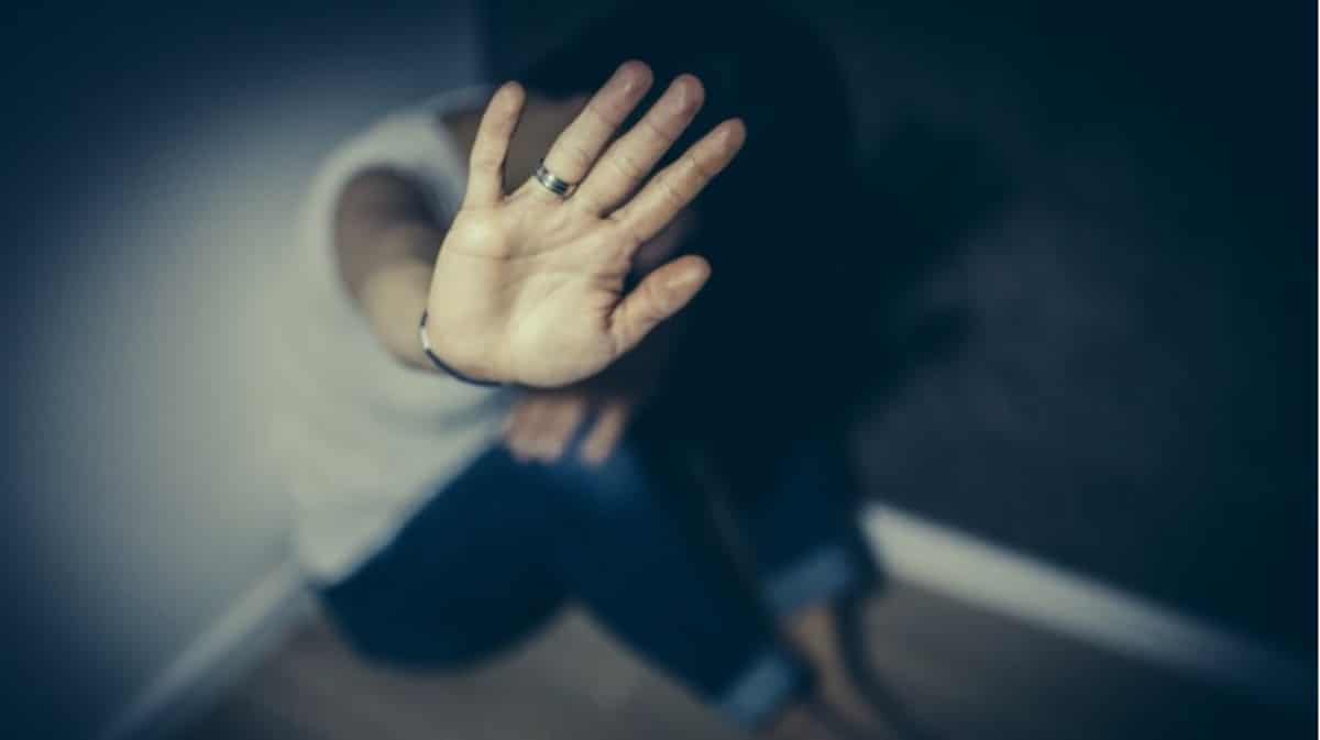 Θεσσαλονίκη: «Θα κάτσεις να σε γ@@ και δε θα πεις κουβέντα» – Σοκάρει η 45χρονη που βιάστηκε από άντρα που γνώρισε online