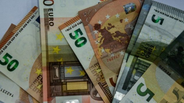 Νέο voucher: “Σκάει” 1.000ρικο μέσα στον Οκτώβριο – Οι δικαιούχοι και πώς θα το πάρετε