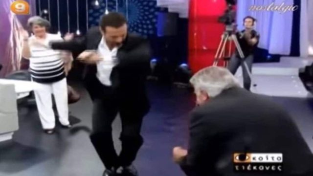 Τον προσκύνησε μέχρι και ο Πασχάλης Τερζής: Το «βαρύ» ζεϊμπέκικο γνωστού ηθοποιού που «γκρέμισε» την πίστα