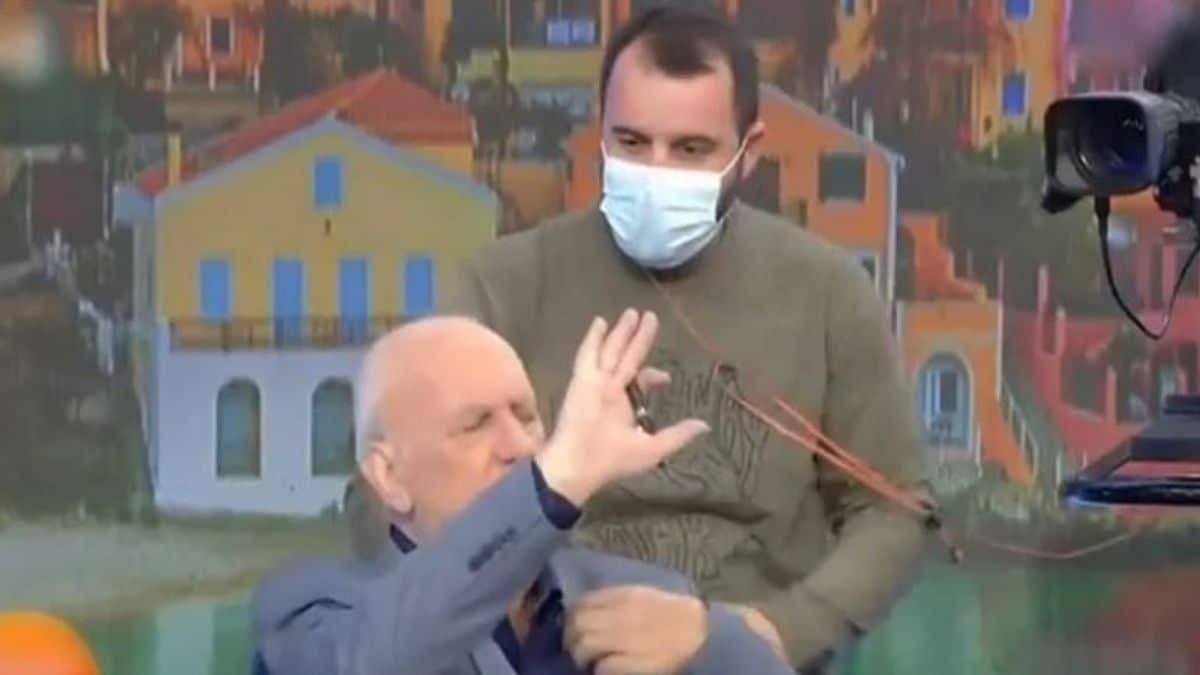 Χαμός με τον Γιώργο Παπαδάκη – Σηκώθηκε από την καρέκλα να παλέψει (ΒΙΝΤΕΟ)