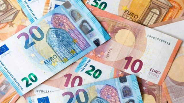 «Ανάσα» σε ευάλωτες οικογένειες: «Κλείδωσε» το έκτακτο επίδομα – Ποιοι και πότε θα το λάβουν μέσα στις γιορτές
