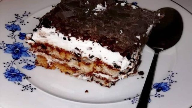 Φθινοπωρινό γλυκό ψυγείου με κράκερς, γάλα και βούτυρο έτοιμο σε 5′