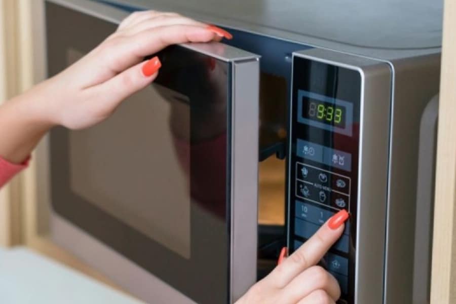 Αυτά είναι τα 10 φαγητά που άμα τα ξαναζεστάνεις στο φούρνο χάλασαν!