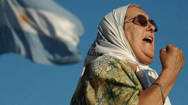 Αργεντινή: Πέθανε η Έμπε ντε Μποναφίνι – Οι «Μητέρες της Πλάθα ντε Μάγιο» θρηνούν τη φωνή τους