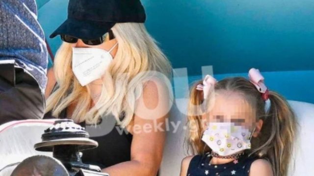Χαλασμός σε δρόμο της Κηφισιάς – Τι συνέβη με την Ελένη Μενεγάκη και την μικρή Μαρίνα