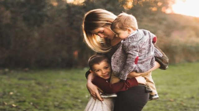 Τρυφεροί ή αυστηροί; Ποια ζώδια είναι οι καλύτεροι γονείς και τι τύπος είναι ο καθένας;