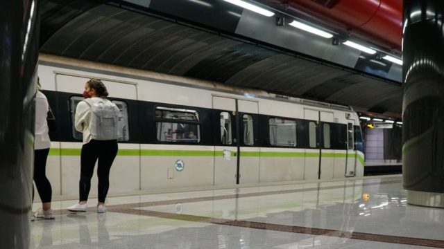 “Θρίλερ” στο μετρό Αιγάλεω – Πτώση ατόμου στις γραμμές