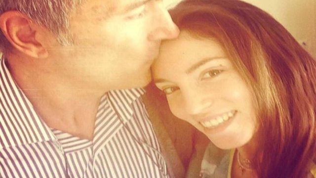 Σούσουρο με τον πατέρα της Αθηνάς Οικονομάκου: Τι δουλειά κάνει, γιατί είχε γίνει θέμα συζήτησης στο παρελθόν;