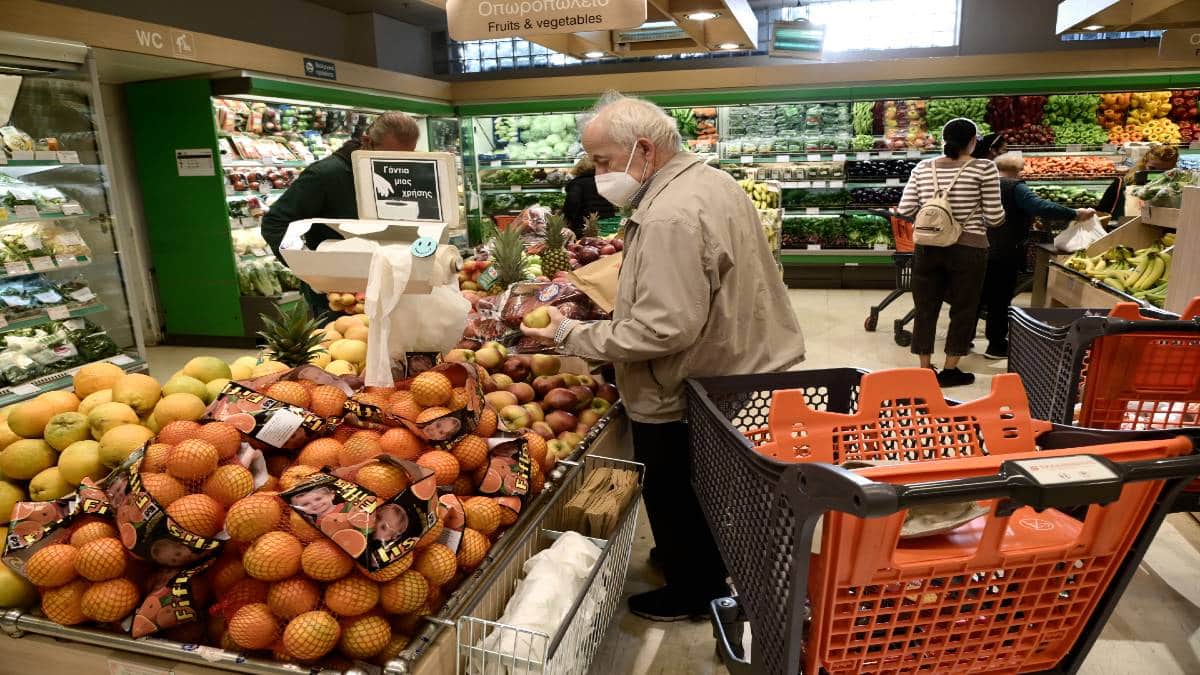 Καλάθι του νοικοκυριού: Αυτή είναι η νέα λίστα των σούπερ μάρκετ – Δείτε τις τιμές στα προϊόντα