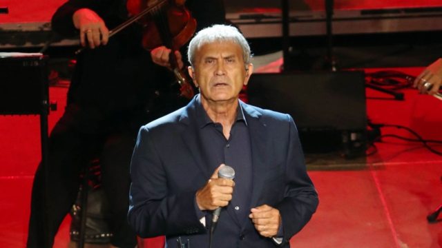 Αυτοκριτική από τον Γιώργο Νταλάρα – «Θα διορθώνω τα γράμματά της μέχρι να βρω το κατάλληλο μελάνι»