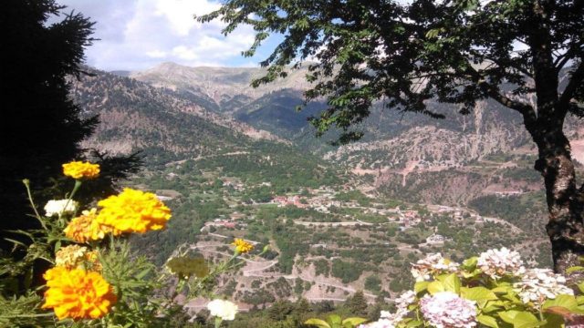 Άγραφα: Εικόνες που κόβουν την ανάσα από την πιο όμορφη και επικίνδυνη διαδρομή (Video)