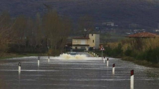 Τραγωδία στην Αλβανία: Δύο νεκροί σε πλημμύρες! Πατέρας και γιος παρασύρθηκαν από νερά