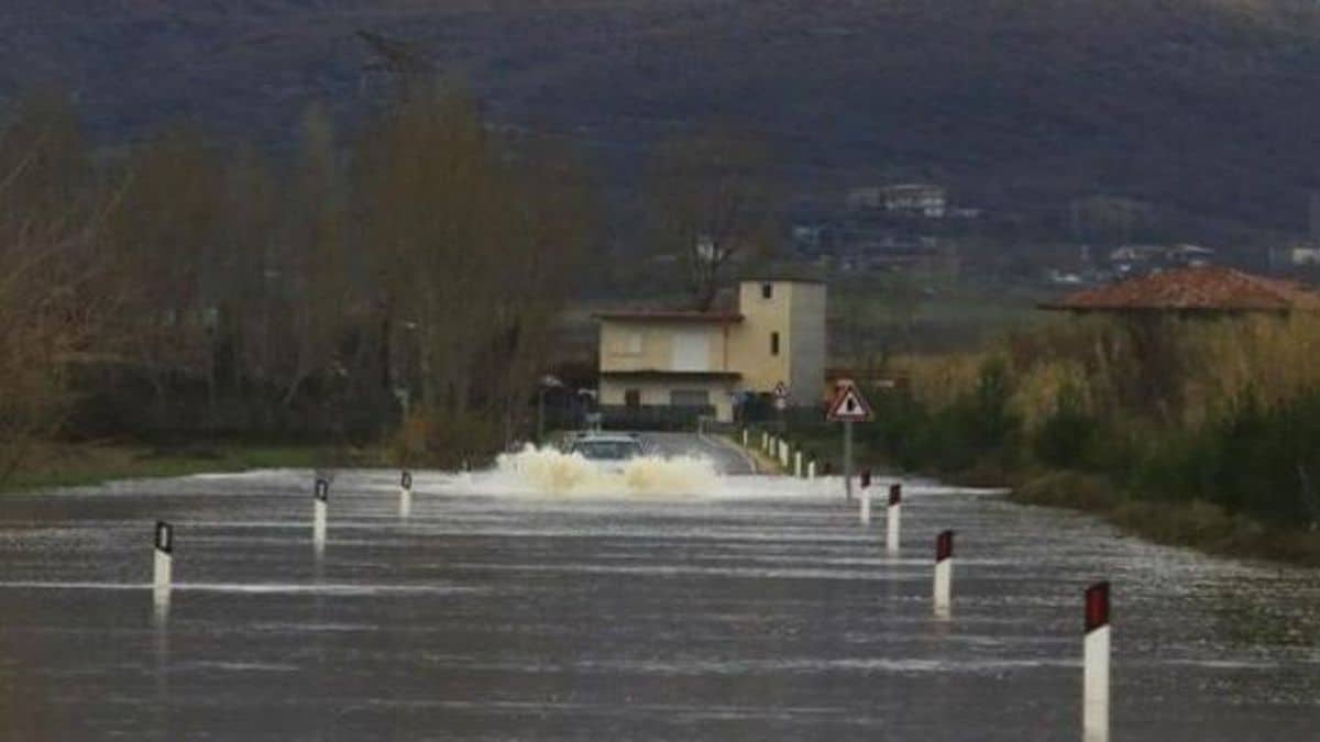 Τραγωδία στην Αλβανία: Δύο νεκροί σε πλημμύρες! Πατέρας και γιος παρασύρθηκαν από νερά