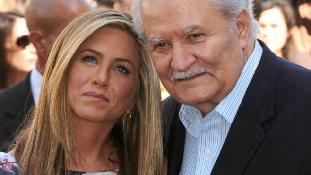Στο πένθος η Τζένιφερ Άνιστον – Πέθανε ο πατέρας της