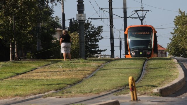 Ατύχημα στις ράγες του Τραμ – Συρμός συγκρούστηκε με αυτοκίνητο στο Καλαμάκι