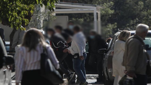 Βιασμός 12χρονης στον Κολωνό: Τρίτη σύλληψη για την υπόθεση, χειροπέδες σε 55χρονο