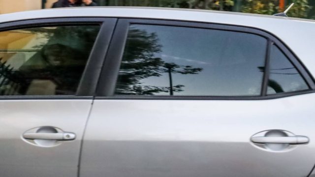 Στην Ευελπίδων ο «βιαστής με το τατουάζ» στο Π. Φάληρο – Δεν είπε τίποτα στην Ασφάλεια (video)
