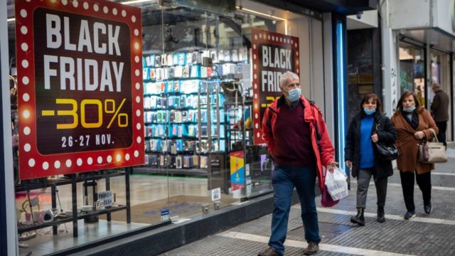 Black Friday 2022: Άρχισε και επίσημα η περίοδος εκπτώσεων – Το ωράριο των καταστημάτων