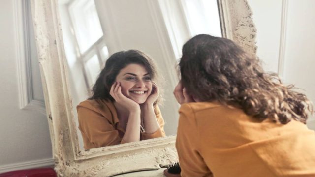 Τι καπνό φουμάρεις; Τι τύπος γυναίκας είσαι ανάλογα με το ζώδιό σου