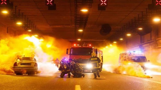 Αττική Οδός: Εντυπωσιακές εικόνες από την άσκηση πυρόσβεσης στη σήραγγα!